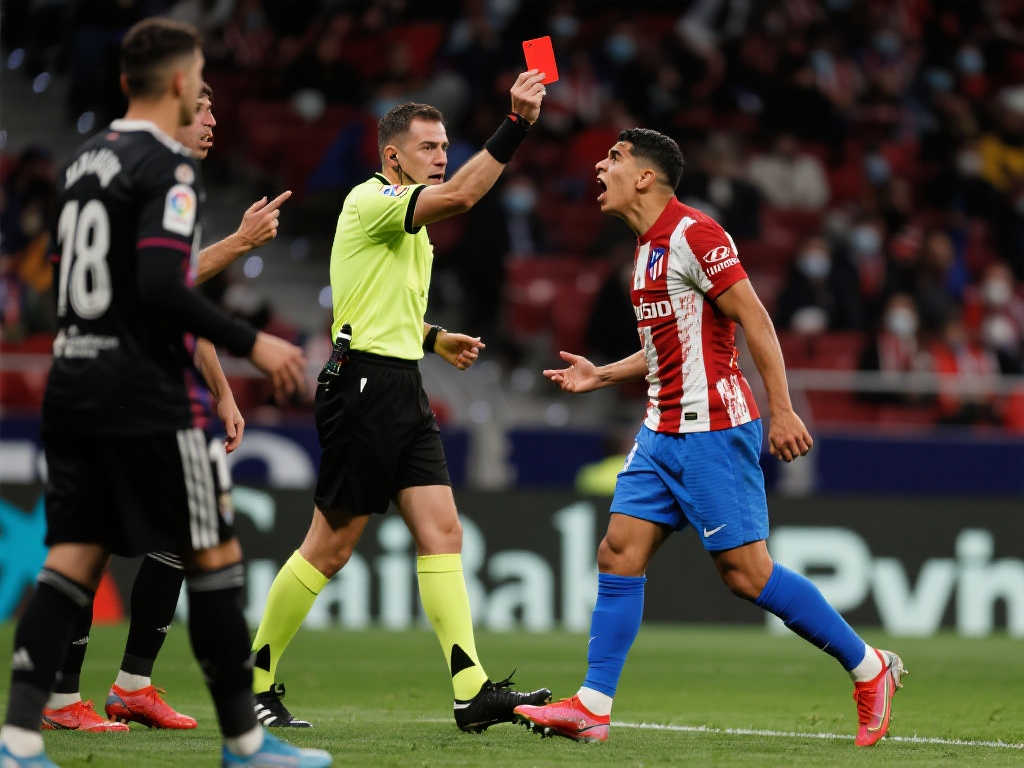 而立之战失控:科雷亚染红+怒喷裁判或遭重罚 而立之战失控:科雷亚染红+怒喷裁判或遭重罚